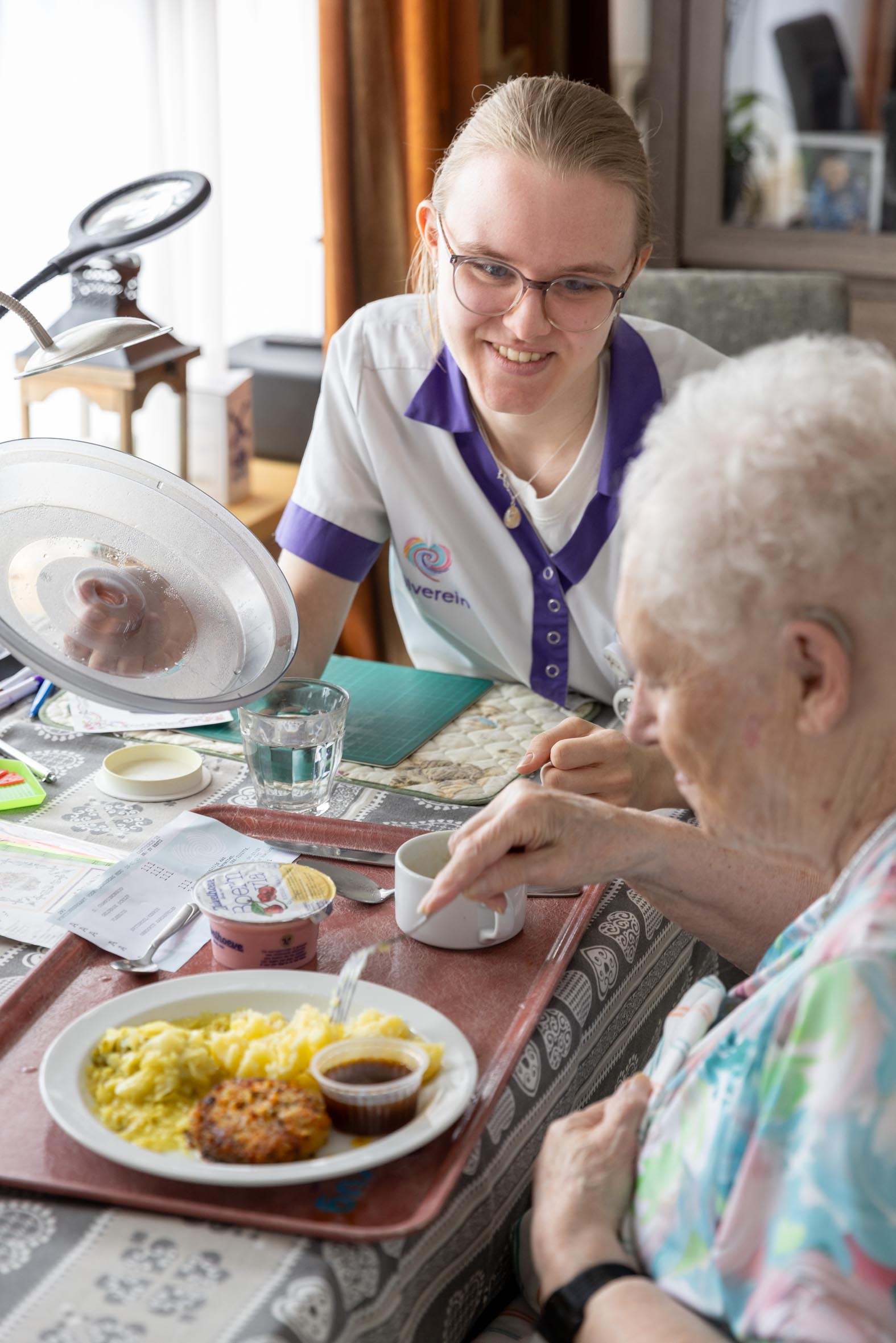 Silverein collega aan het werk