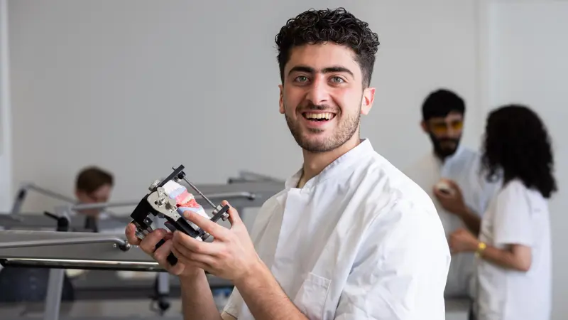 25665 DHTA Tandtechnicus Prothese Student Yousef MBO Amersfoort