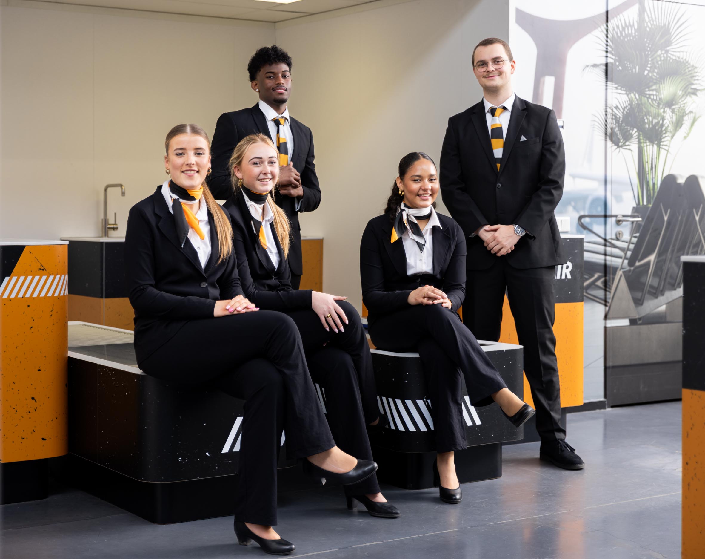 Vrije tijd groepsfoto studenten luchtvaart Rami Jade Zara Marijne David Exp. date 0.jpg