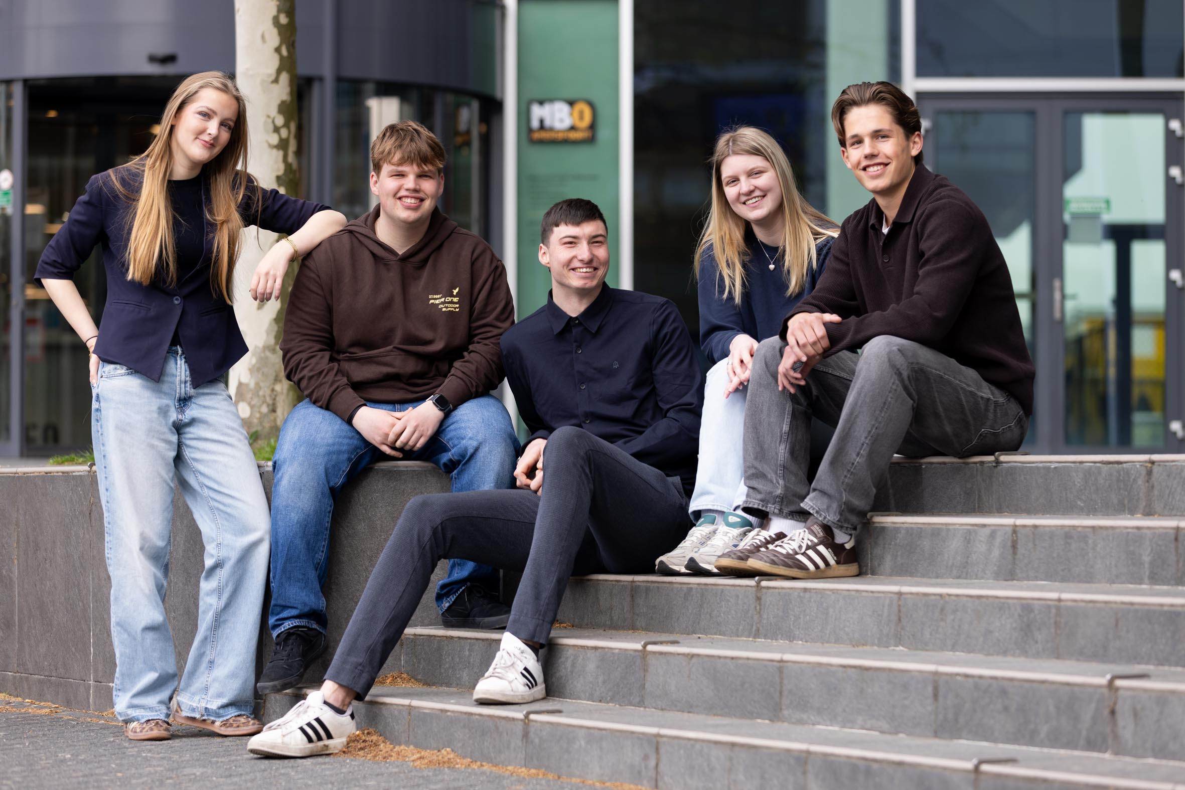 Economie studenten voor school Nikki Lotus Stefan Tijmen Xander Exp. date 0.jpg