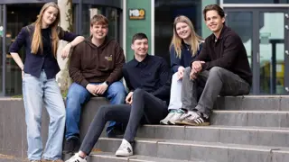 Economie studenten voor school Nikki Lotus Stefan Tijmen Xander Exp. date 0.jpg