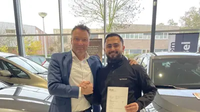 Mohammed Moussa Oud Student Eva Met Directeur Van Mossel