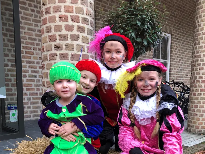 Vrolijke Pietjes Op Hooibaal