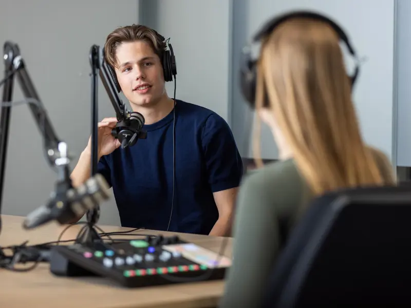 Marketing en sales studenten maken podcast Tijmen Lotus Exp. date 0.jpg