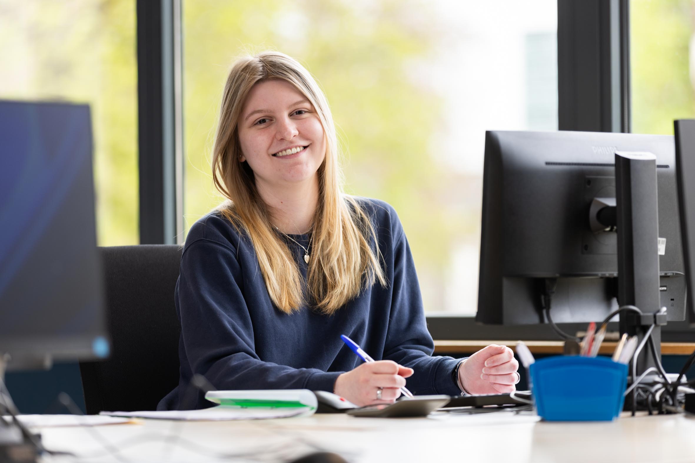 Economie en office student voor computer bij AdminCompany Nikki Exp. date 0.jpg