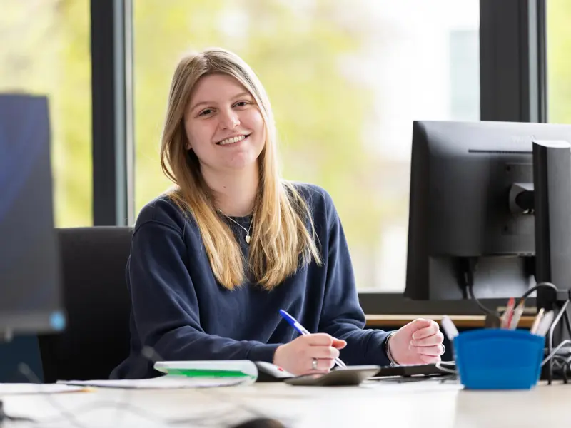 Economie en office student voor computer bij AdminCompany Nikki Exp. date 0.jpg
